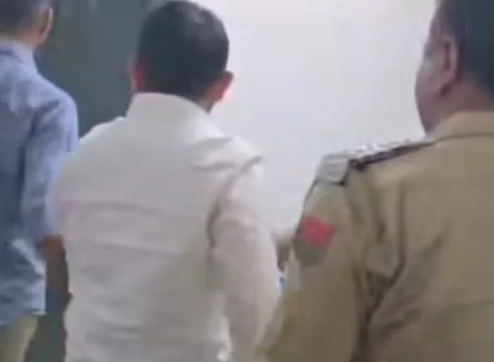 जोधपुर एनएसयूआई खबर ,बबलू सोलंकी हिरासत ,जेएनवीयू जोधपुर समाचार ,जोधपुर पोस्टर विवाद ,जोधपुर में एनएसयूआई प्रदर्शन ,जोधपुर में पुलिस और छात्रों की बहस ,जोधपुर यूनिवर्सिटी खबर ,राजस्थान छात्र राजनीति ,जोधपुर पोस्टर तोड़फोड़ मामला