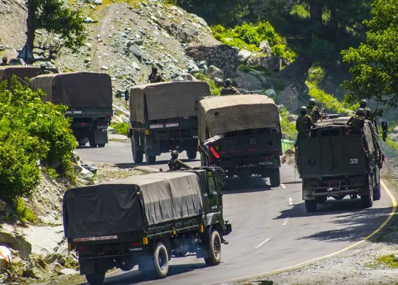 Army: लेह से न्योमा जा रहा सेना का ट्रक खाई में गिरा, 9 जवानों की मृत्यु, एक गंभीर रूप से घायल