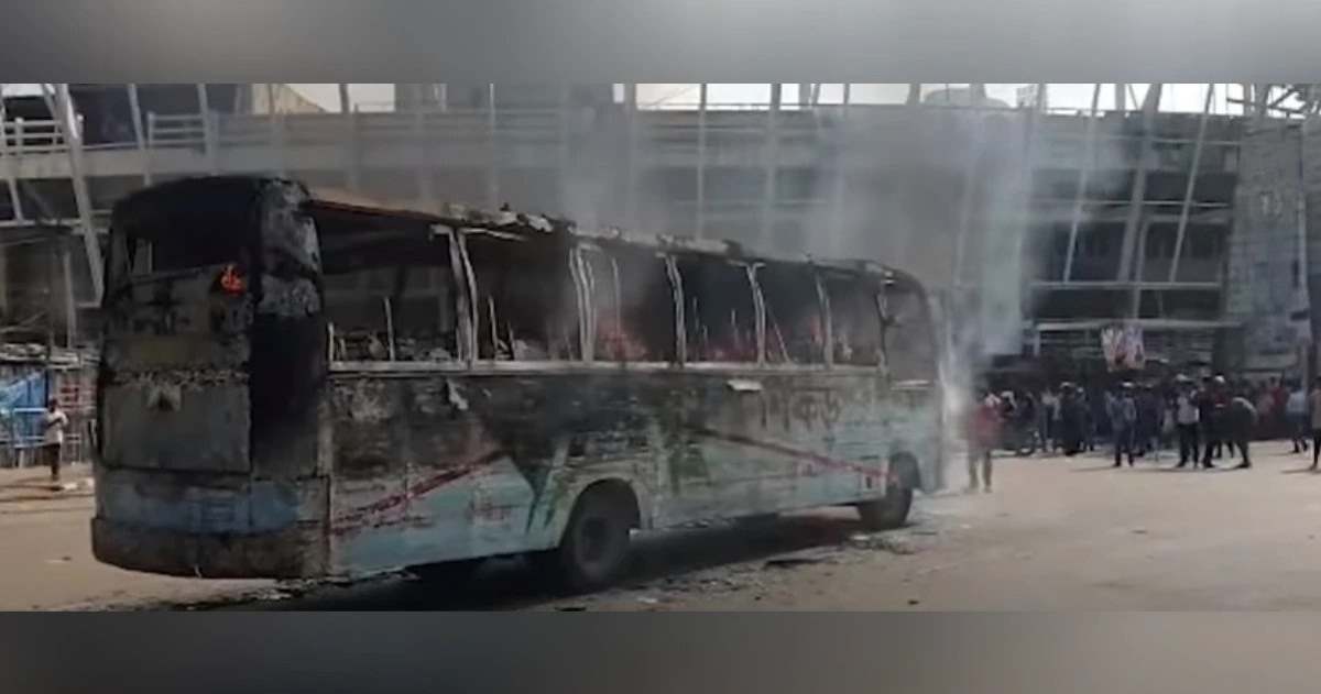 Bangladesh: शेख हसीना सरकार ने सड़क पर उतारी आर्मी, यहाँ जानें क्यों जल रहा है बांग्लादेश