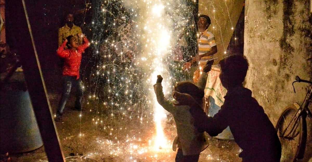 शाम 8 बजे से 10 बजे तक दिवाली पर पटाखे फोड़ सकेंगे मुंबई वासी, बॉम्बे हाईकोर्ट ने दिया आदेश
