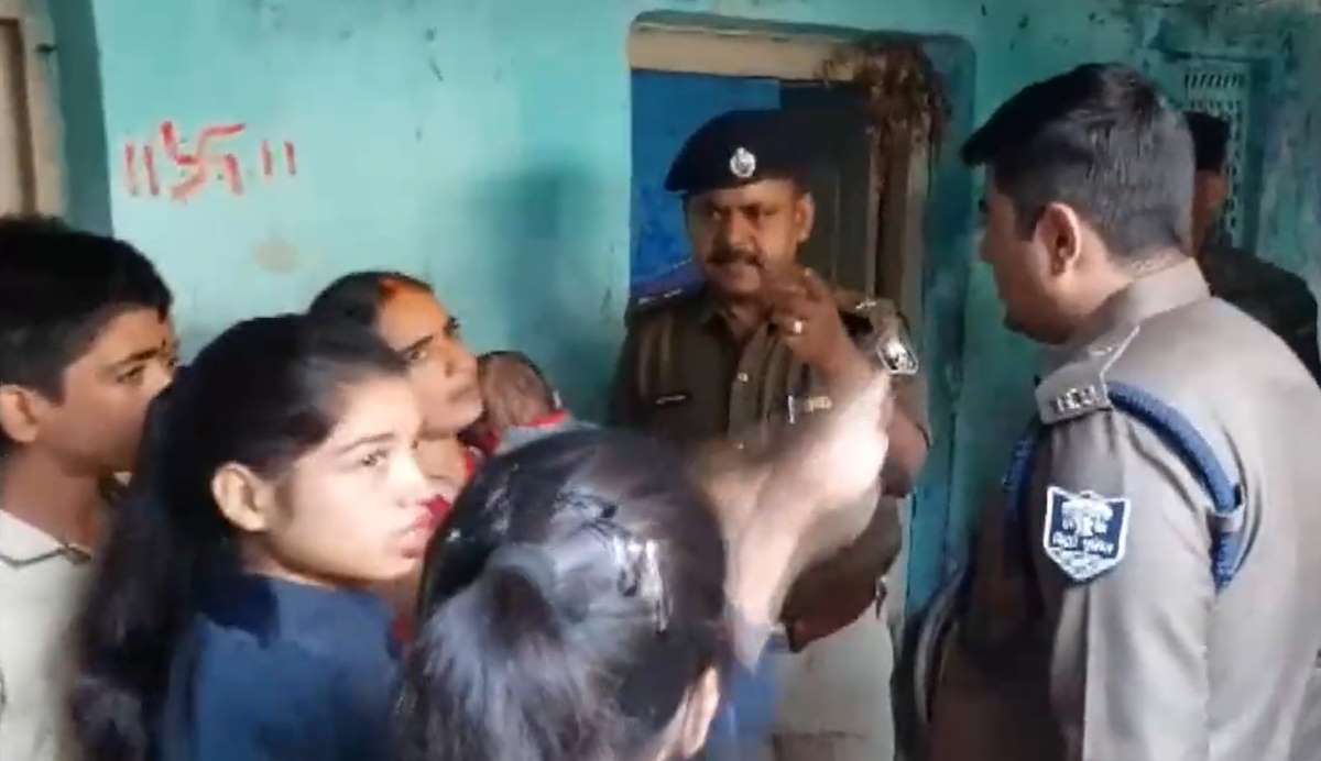 बिहार में छठ पूजा से लौट रहे परिवार पर 'प्रेम प्रसंग' को लेकर चली गोली, 2 की मौत